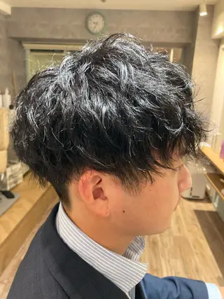 ショート パーマ メンズ 内村 純也のヘアスタイル