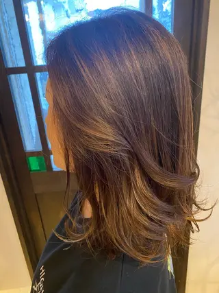 カラー 井上 歩美のヘアスタイル