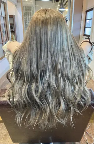 ロング タカツド ユウキのヘアスタイル