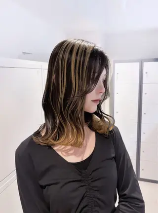 ミディアム ニトウ レイナのヘアスタイル