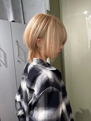 ショート カラー jyui/原宿 ハイトーン/デザインのヘアスタイル