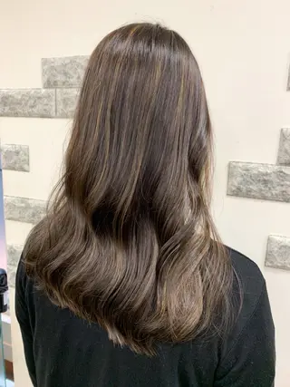 ロング カラー 薄田 珠美のヘアスタイル