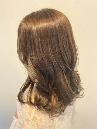 セミロング カラー 伊藤 さやかのヘアスタイル