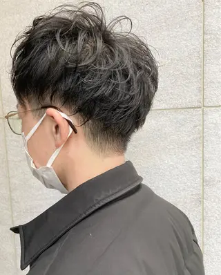 ショート パーマ メンズ 松岡 俊輔のヘアスタイル