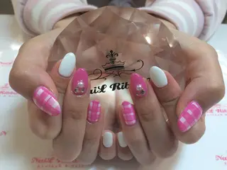 ネイル ネイルリボン 受付スタッフのネイルデザイン