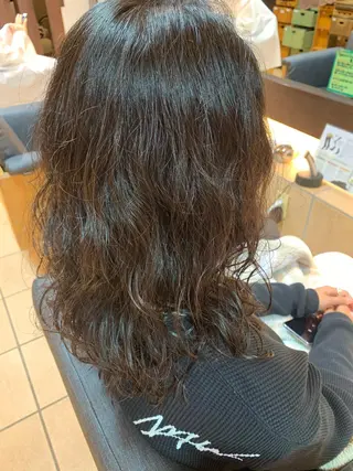 セミロング パーマ ハイトーンカラー🩵 耳ツボジュエリー👂のその他イメージ
