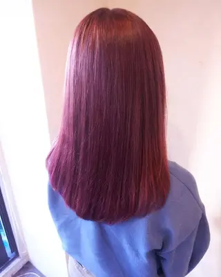 カラー セミロング RU RIのヘアスタイル