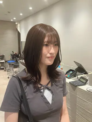 ミディアム サキ🤍ハイトーン 🩰くびれ巻きヘアのヘアスタイル