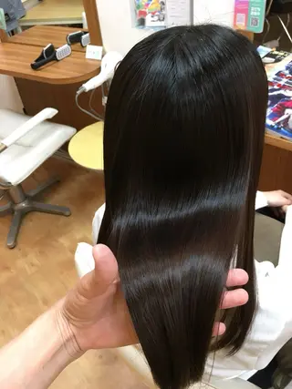 ロング 湯浅　貴子 ナチュラルストレートのヘアスタイル