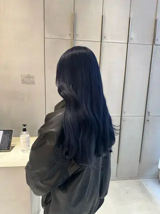 セミロング カラー ミオ💎ショート 透ける暗髪のヘアスタイル
