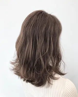 ミディアム カラー 横山 奈央のヘアスタイル