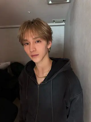 メンズ 曲がる縮毛矯正 センターパート/翼のヘアスタイル