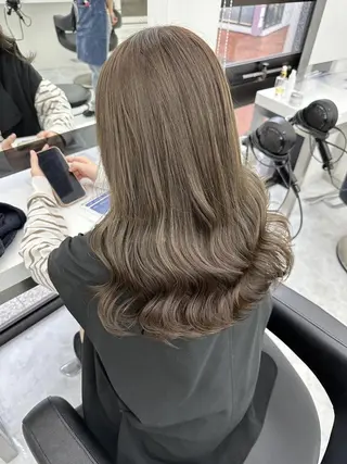 カラー ミルクティーベージュ 🤍Yumeのヘアスタイル