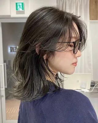 セミロング 都筑 莉佳子のヘアスタイル