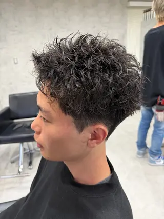 ショート パーマ メンズ ユウ🪄 パーマ指名No1のヘアスタイル