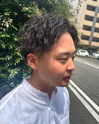 ショート パーマ メンズ ブリーチ有無Wカラー メンズパーマ大成のヘアスタイル