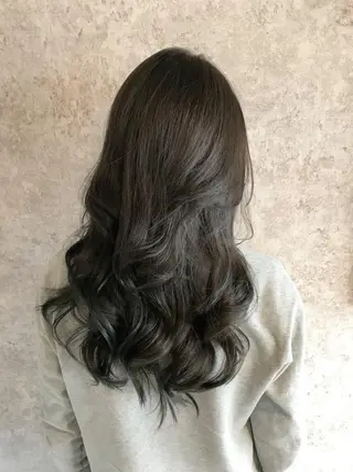 ミディアム カラー パーマ レイヤーカット 早崎太生のヘアスタイル
