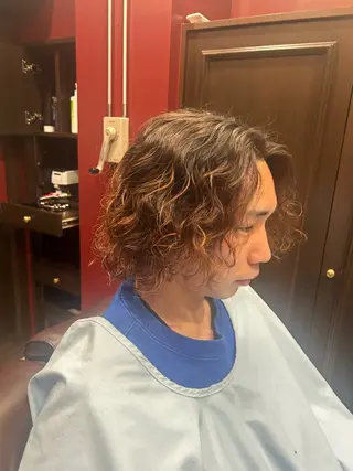 ロング 雫石 憲資のヘアスタイル