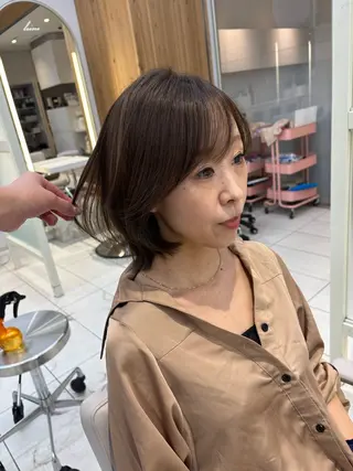 ミディアム かなこ／重めレイヤー ／透明感カラーのヘアスタイル