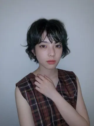 ショート カラー ヘアアレンジ yiye shioriのヘアスタイル