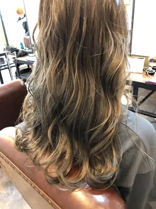 ロング カラー 出雲 莉奈のヘアスタイル