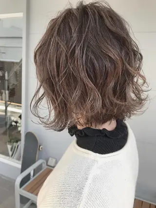 ミディアム カラー ヘアアレンジ lani ブリーチ /ダブルカラーのヘアスタイル