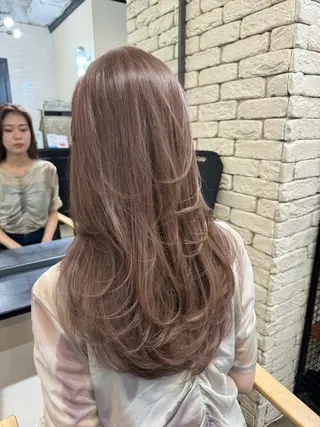 ロング カラー 🌟小顔レイヤー× 赤み消し透明感カラーのヘアスタイル