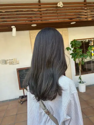 ロング カラー putri 川邉 優花のヘアスタイル