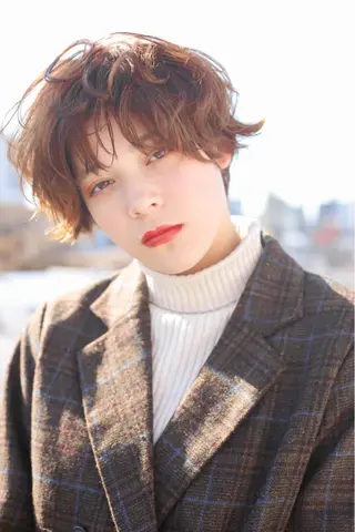 ショート カラー 入江 允のヘアスタイル