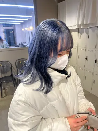 セミロング 寒色/ベージュヘア ブリーチありMiOのヘアスタイル