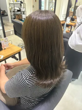 カラー anB アオイのヘアスタイル