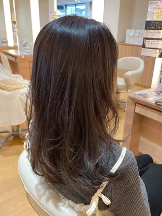 セミロング カラー 越智 咲穂のヘアスタイル