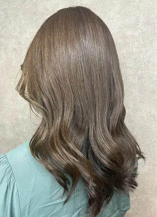 ロング カラー 山口 詩織のヘアスタイル