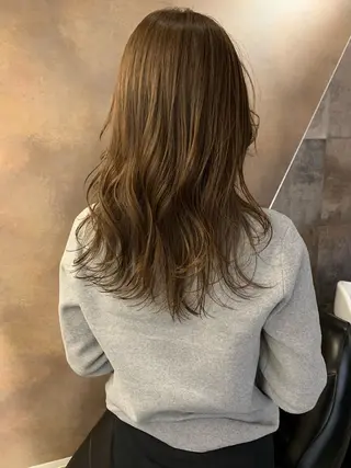 ロング カラー SAKINO. ベージュカラーのヘアスタイル