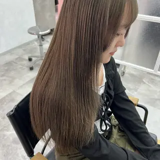 ロング 岸下 理緒のヘアスタイル