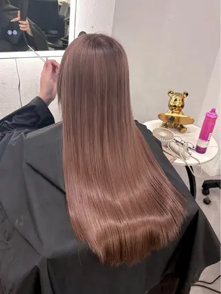 ロング カラー 大阪ケアブリーチ/ ミルクティーベージュのヘアスタイル