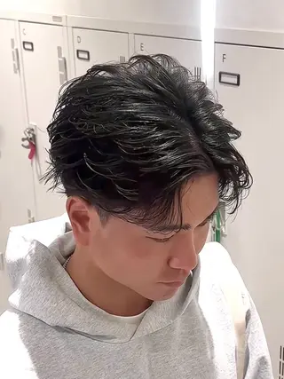 ミディアム パーマ メンズ 港南台短髪特化 フェザーパーマのヘアスタイル