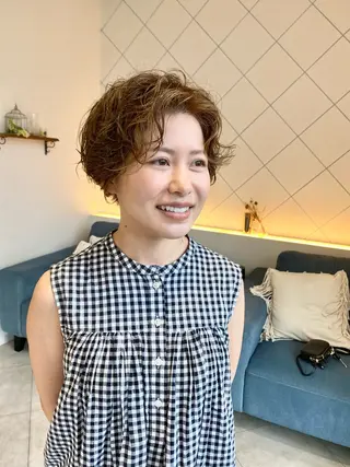ショート パーマ 饒平名 知也のヘアスタイル