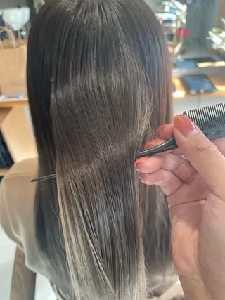 ロング 阪本 亜由美のヘアスタイル