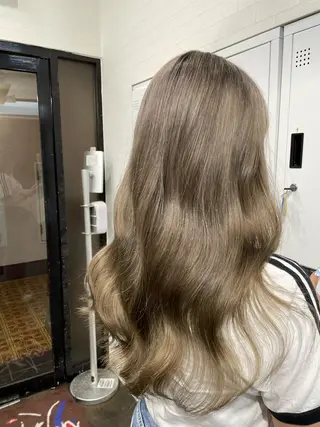 ロング 横浜🦋ハイトーン 🫐シャドウルーツのヘアスタイル