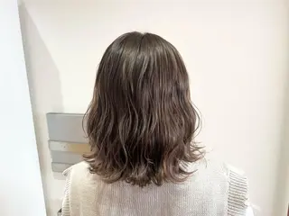 ミディアム カラー 蓮見  友里のヘアスタイル