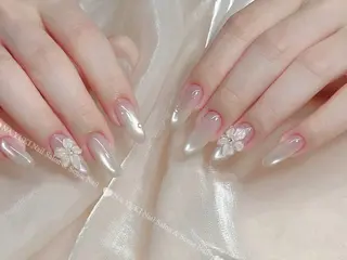 ネイル 🦋 Queenieのネイルデザイン