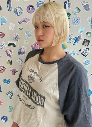 カラー 🩵HOLLY🩵 ブリーチ🩵カレンのヘアスタイル