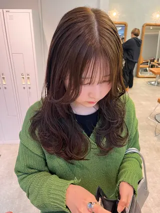 ロング Yui⭐️ 透け感カラーのヘアスタイル