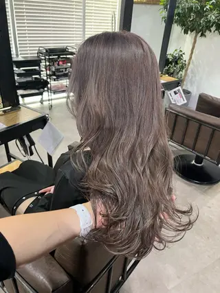 ロング カラー ミルクティーベージュ ブリーチ 店長 清水のヘアスタイル