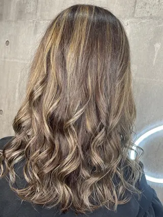 ロング カラー パーマ ヘアアレンジ メンズ キッズ ネイル マツエク・マツパ アイブロウ 韓国/顔周り/透明感 /レイヤー/ひなたのヘアスタイル