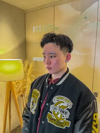 ショート ⚡メンズパーマフ ェードカットTomyのヘアスタイル