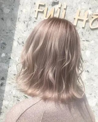 ショート カラー ヘアアレンジ シアーベージュニスト 🥣大石亜里紗のヘアスタイル
