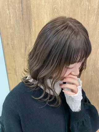 ミディアム カラー 小坂 麻綾のヘアスタイル