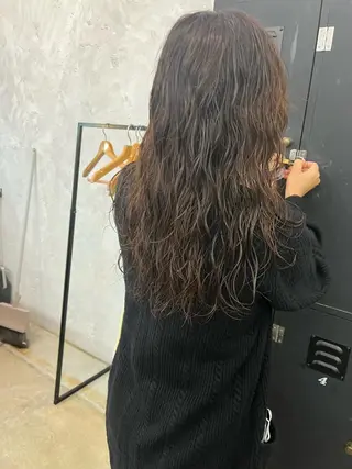 ロング パーマ イタヤ マイカのヘアスタイル